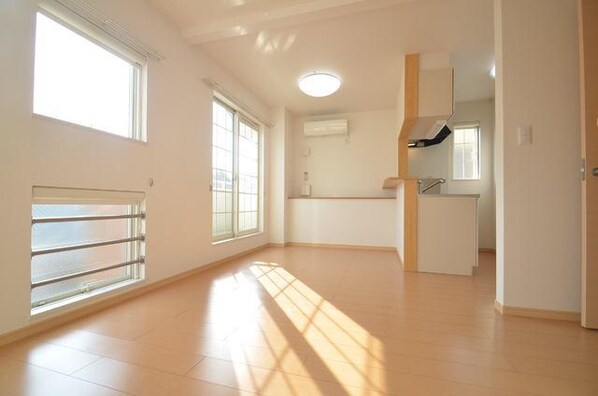 サニーレジデンスの物件内観写真